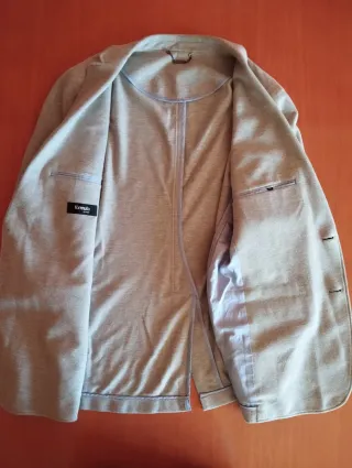 Americana gris clarito sin forro y coderas en azul