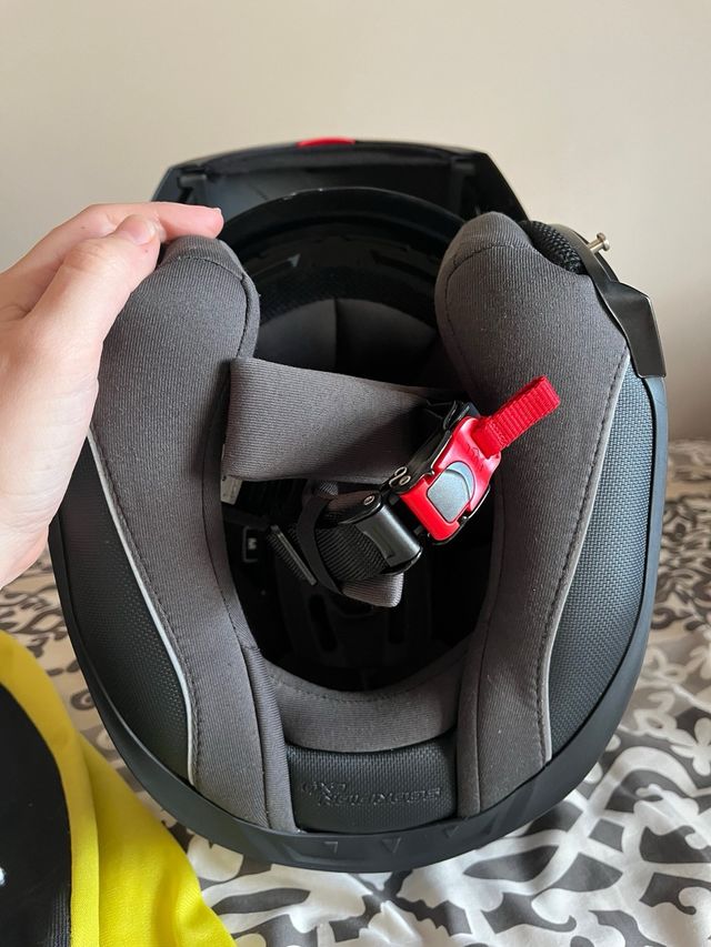 Casco de moto Scorpion negro