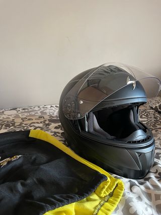 Casco de moto Scorpion negro