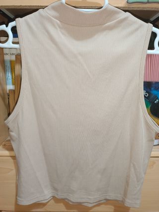 Top de canalé y cuello