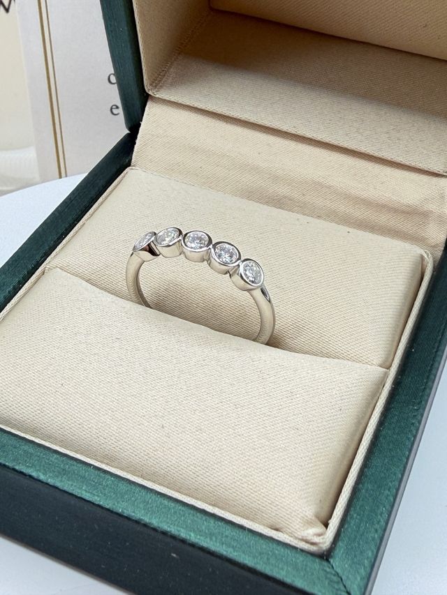 Anello Veretta Moissanite Certificata 0.1 ct