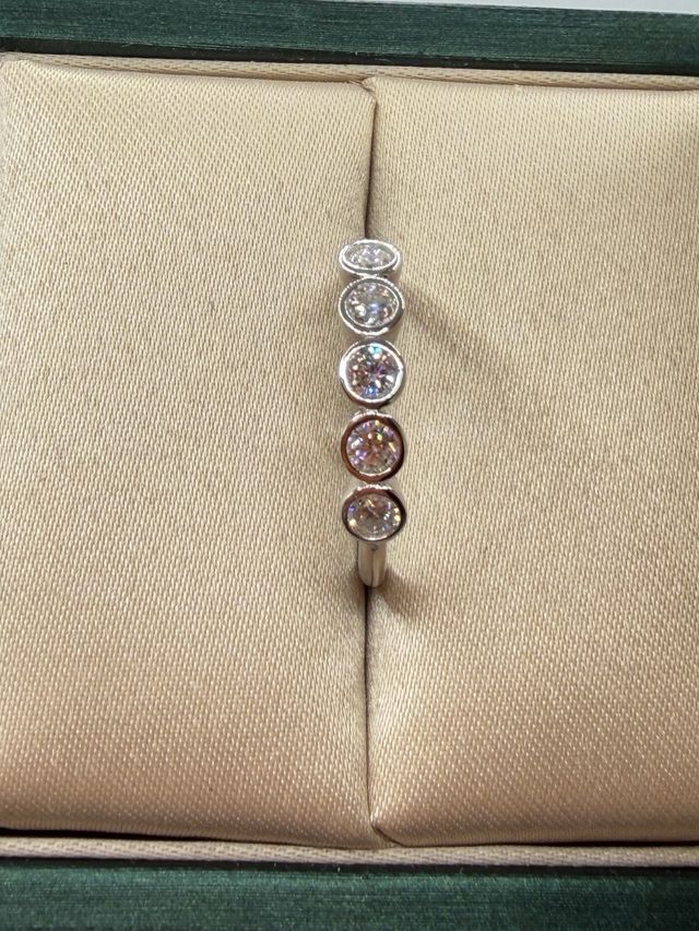 Anello Veretta Moissanite Certificata 0.1 ct