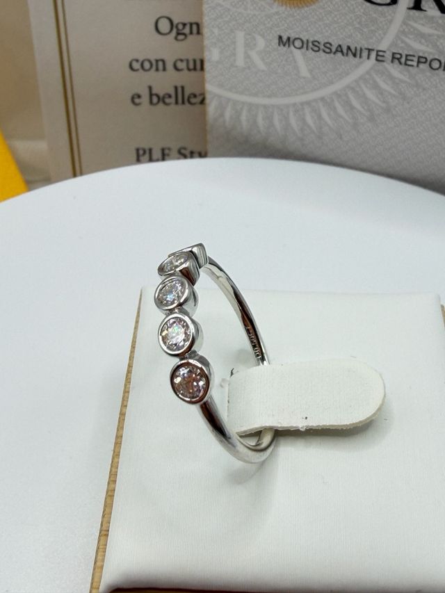 Anello Veretta Moissanite Certificata 0.1 ct