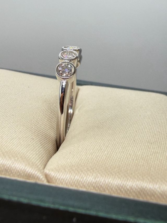 Anello Veretta Moissanite Certificata 0.1 ct