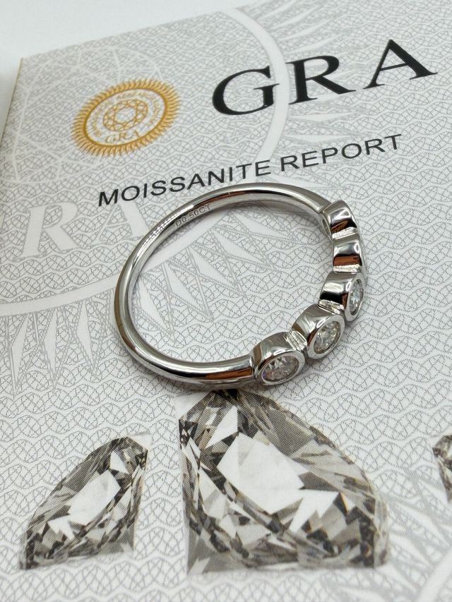 Anello Veretta Moissanite Certificata 0.1 ct
