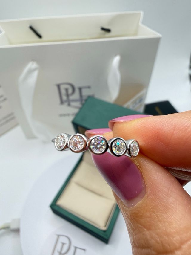 Anello Veretta Moissanite Certificata 0.1 ct