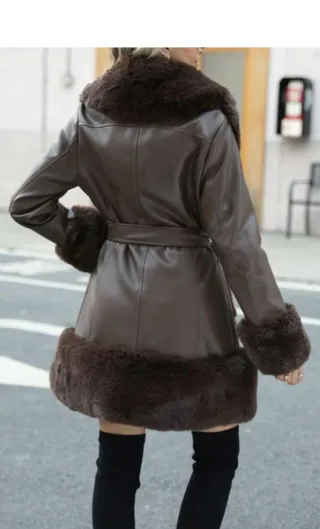 Abrigo Ecopiel Marrón con Pelo