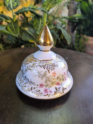 Jarrón Porcelana Blanco Tapa Dorada Pájaros