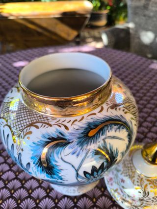 Jarrón Porcelana Blanco Tapa Dorada Pájaros