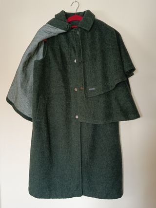 Abrigo tipo Loden verde con doble capelina