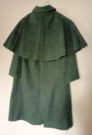Abrigo tipo Loden verde con doble capelina