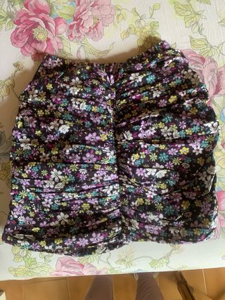 Falda Lefties floral fruncida