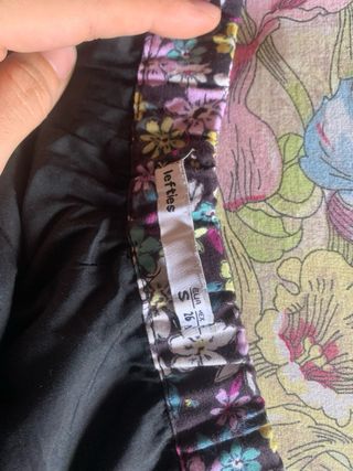 Falda Lefties floral fruncida