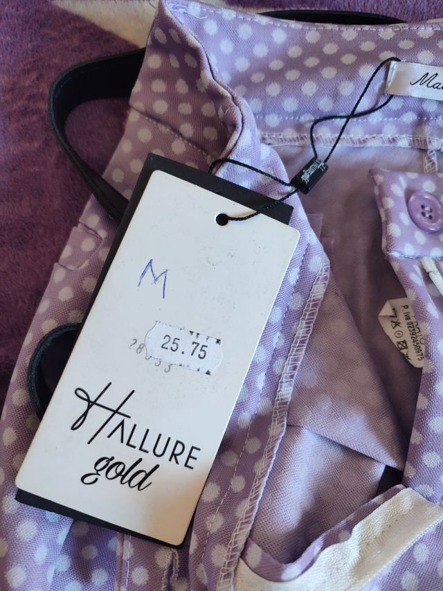 Traje de chaqueta y pantalón lunares morado