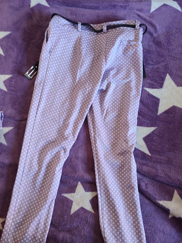 Traje de chaqueta y pantalón lunares morado