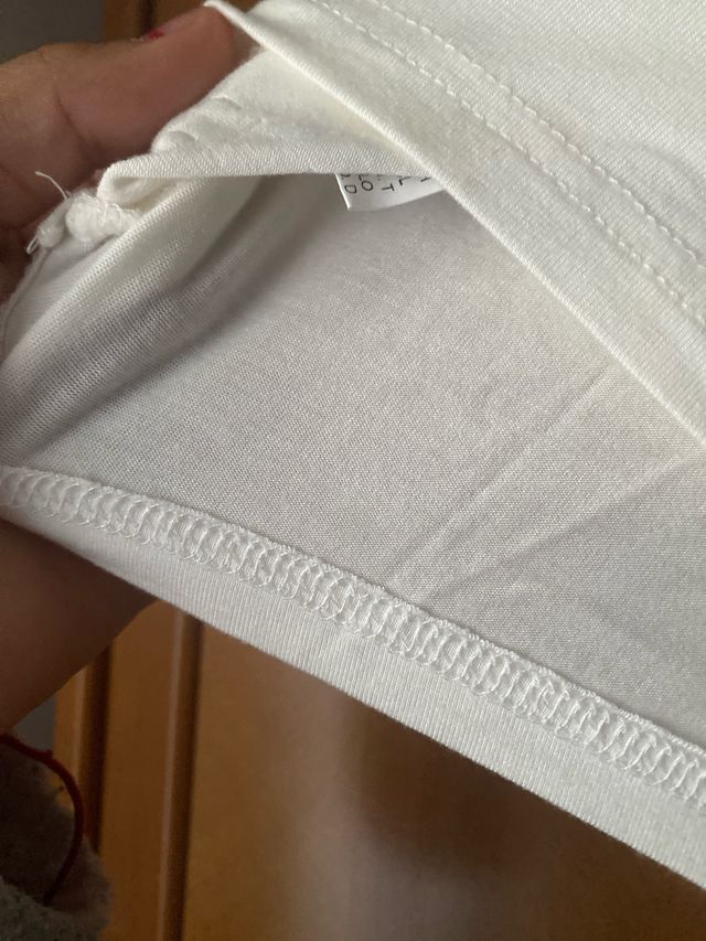 Camiseta asimétrica manga abullonada