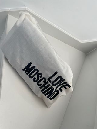 Bolso Love Moschino Negro Cadena Dorada