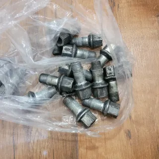 Tornilleria Seat Leon 2 llantas de 17