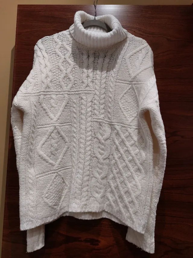 Jersey de punto blanco cuello alto