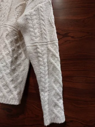 Jersey de punto blanco cuello alto