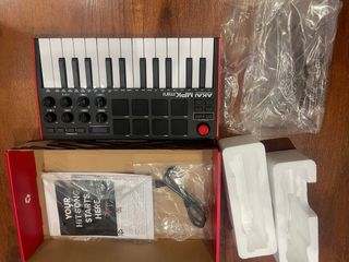 Akai MPK mini Teclado Controlador MIDI
