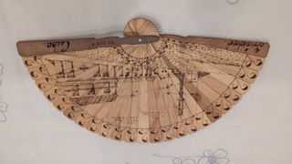 Abanico artesanal de madera