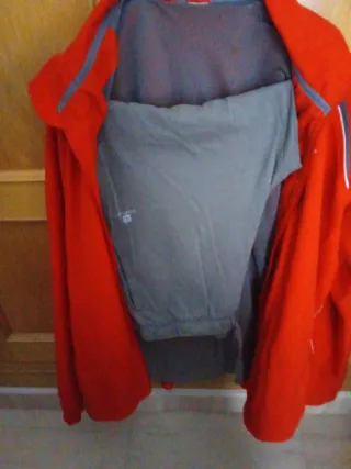 Chándal deportivo rojo