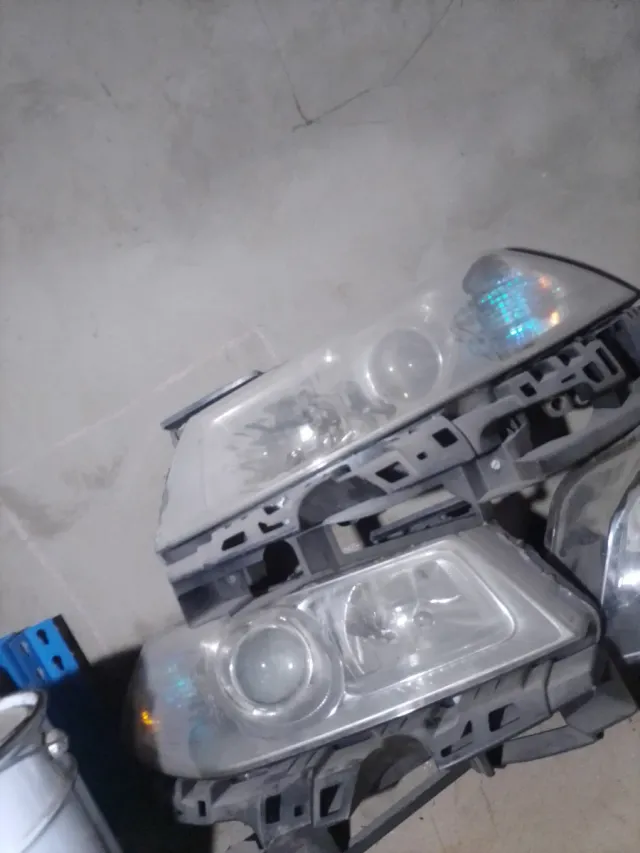 Focos delanteros Megane R26 xenon