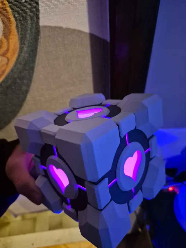 Lampada Companion Cube Portal Luce Viola