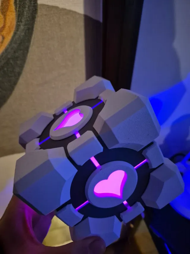 Lampada Companion Cube Portal Luce Viola
