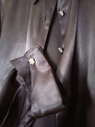 Camisa raso negra botones strass puño gemelos T42