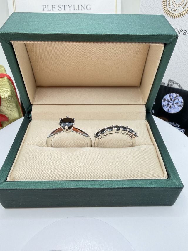 Set Anelli Solitario e Veretta Moissanite