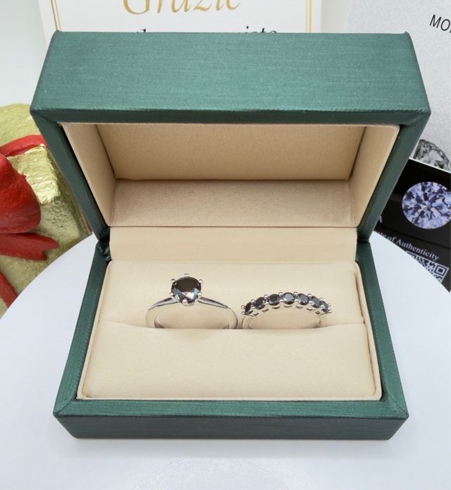 Set Anelli Solitario e Veretta Moissanite