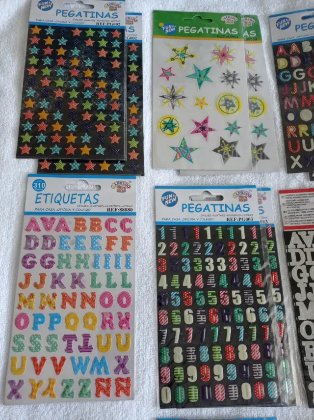 Lote 15 etiquetas adhesivas variadas