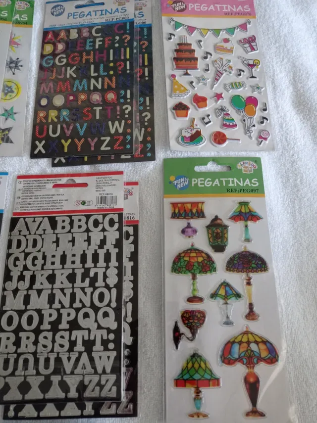 Lote 15 etiquetas adhesivas variadas