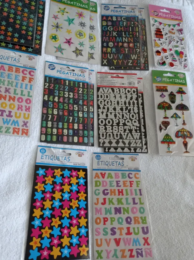 Lote 15 etiquetas adhesivas variadas