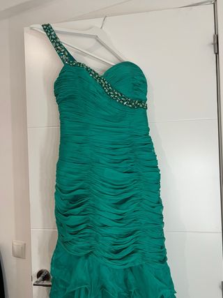 Vestido fiesta verde pedrería un hombro