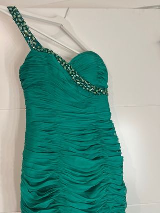 Vestido fiesta verde pedrería un hombro