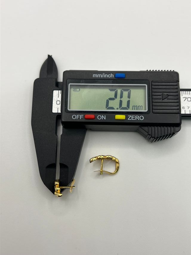 Orecchini in oro 18k con zirconi da 2,34 gr.