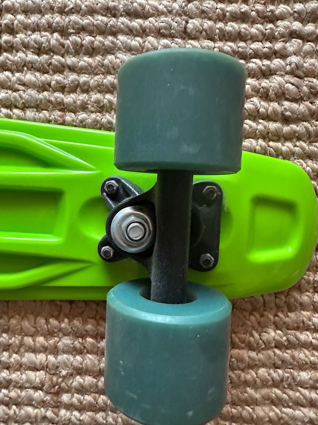 Monopatín verde Imaginarium