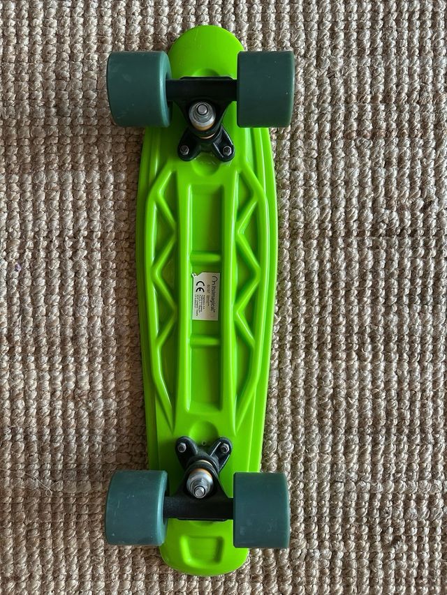 Monopatín verde Imaginarium