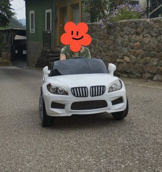 Coche eléctrico infantil blanco