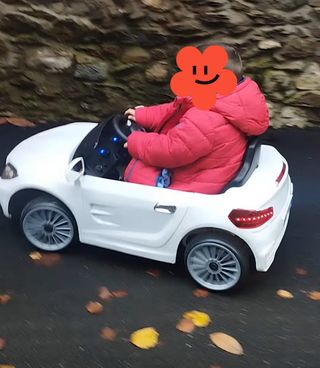 Coche eléctrico infantil blanco