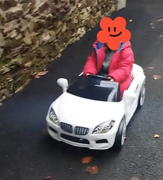 Coche eléctrico infantil blanco