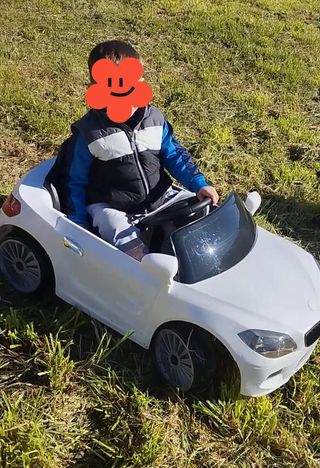 Coche eléctrico infantil blanco