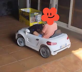 Coche eléctrico infantil blanco