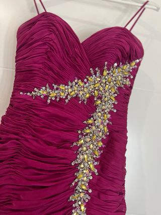 Vestido de fiesta largo con pedrería