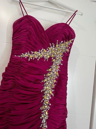 Vestido de fiesta largo con pedrería