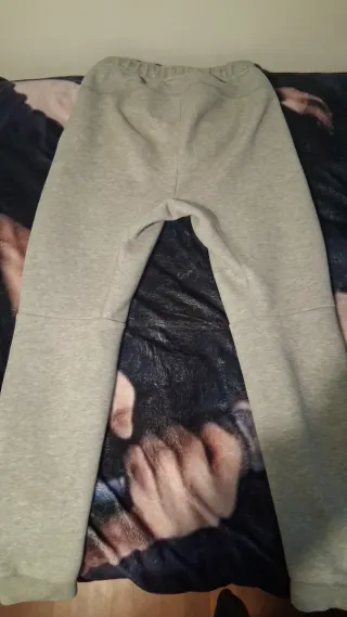 Pantalón Nike Tech Gris