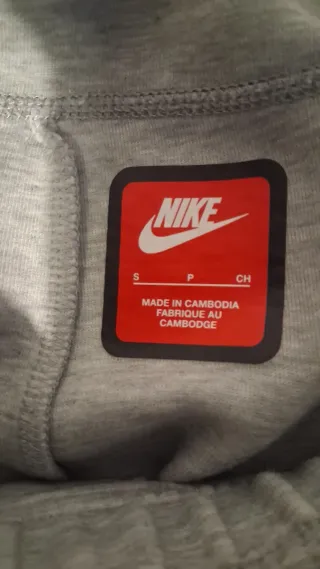 Pantalón Nike Tech Gris